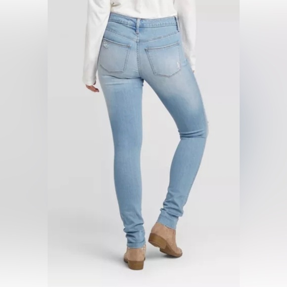 Universal Thread Mid Rise Skinny Jeans - Picture 2 of 12
